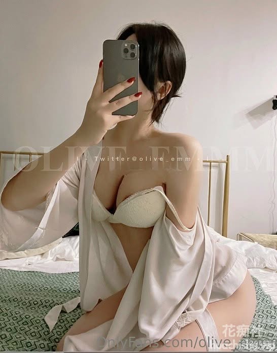 Onlyfans丝袜极品长腿福利姬olive 资源精彩截图07