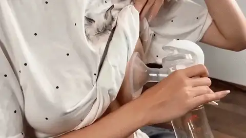 挤奶猎奇测评教学 模特挤奶器操作教程及哺乳期挤奶精彩截图08