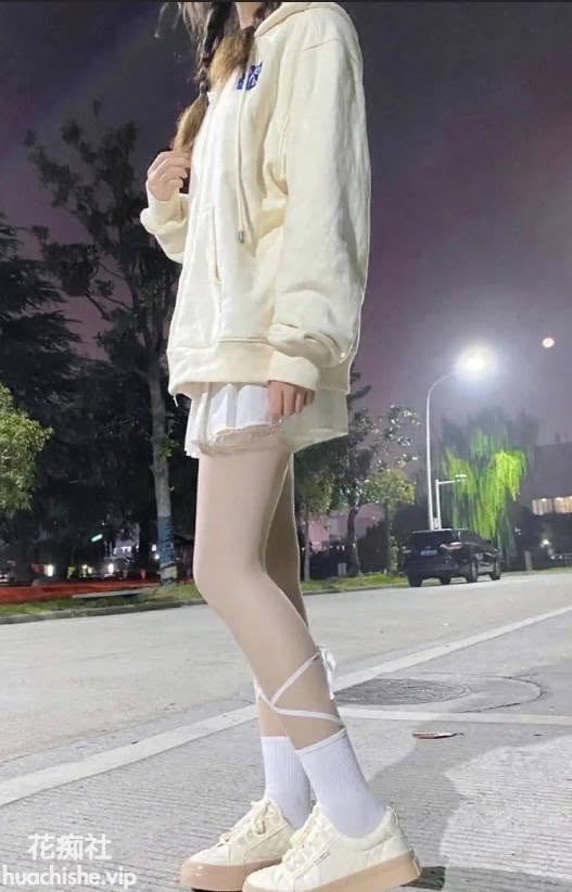 荷包蛋蛋 闺蜜教我的一字马喷水合集精彩截图03