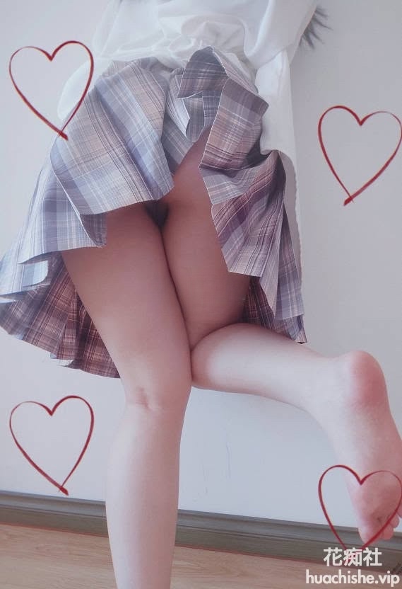 巨乳萝莉coser【软莹酱lying155】精彩截图01