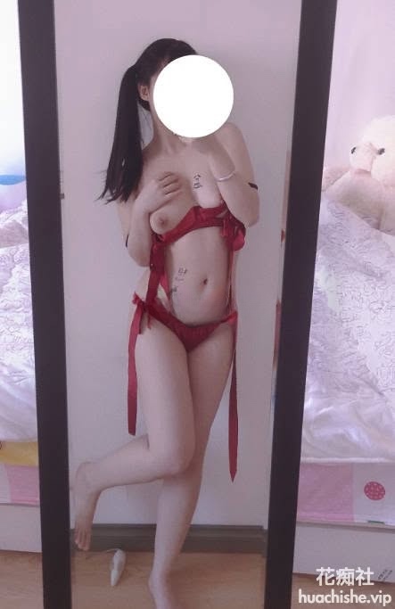 巨乳萝莉coser【软莹酱lying155】精彩截图02