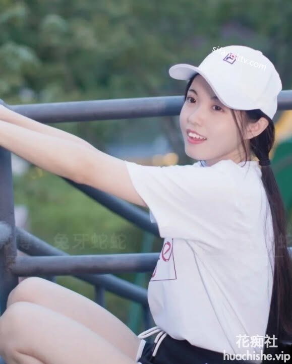 兔牙蛇蛇 抖音反差婊合集精彩截图05
