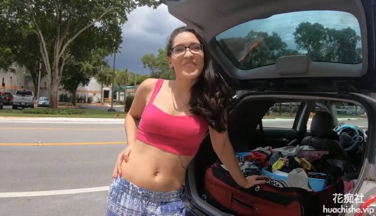 欧美汽修工帮人妻修车要求肉偿精彩截图06