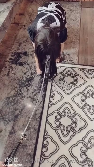 优咪 Onlyfans清纯萌妹被捆绑调教成母狗合集精彩截图05