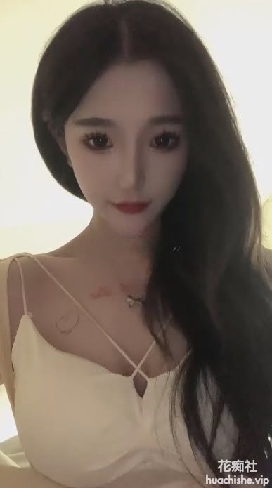 花椒巨乳女神【沐沐】淫语自慰精彩截图01