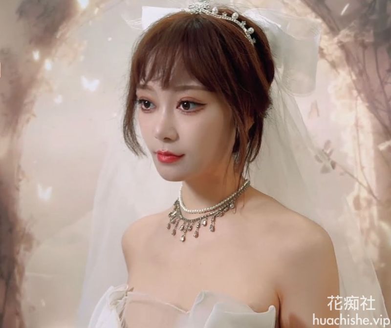 星空无限传媒 逃婚新娘身穿洁白婚纱与前男友激情 露露精彩截图02