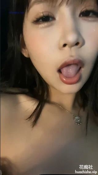 超清纯美女极致反差裸聊特写，红绿灯寸止帮撸精彩截图05