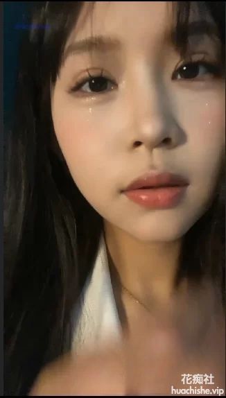 超清纯美女极致反差裸聊特写，红绿灯寸止帮撸精彩截图04