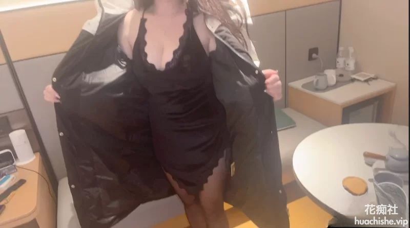 丰乳肥臀的姐姐1.20妹妹第一次给我口交精彩截图05