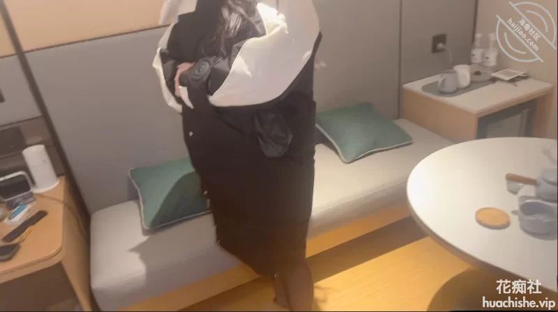 丰乳肥臀的姐姐1.20妹妹第一次给我口交精彩截图04