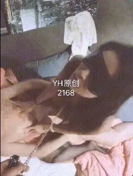 选择反差幼师穿着肉丝来3p 撸着老公的鸡鸡 被眼镜单男无套输出 12v+549M 反差幼师穿着肉丝来3p 撸着老公的鸡鸡精彩截图02