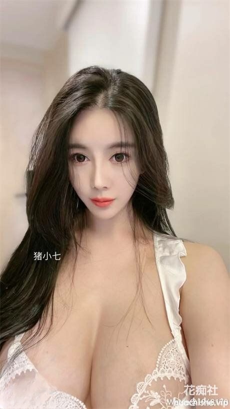 漫画身材颜值巨乳【猪小七】精彩截图06
