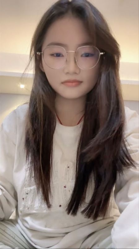 困困兔 闷骚眼镜女学生 宿舍大秀掰穴自慰精彩截图01