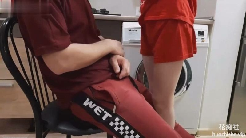 【Sexycikas】你见过会拐弯的鸡巴吗？白皙身材细腰翘臀筷子腿 洗衣机前无套后入精彩截图01