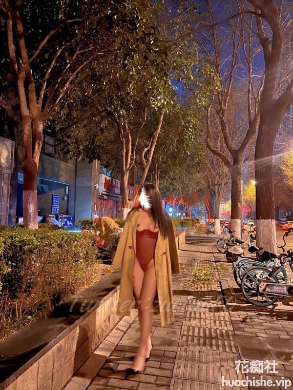 绿帽夫妻 吉人FQ 黑丝露出 多人群P 合集精彩截图09