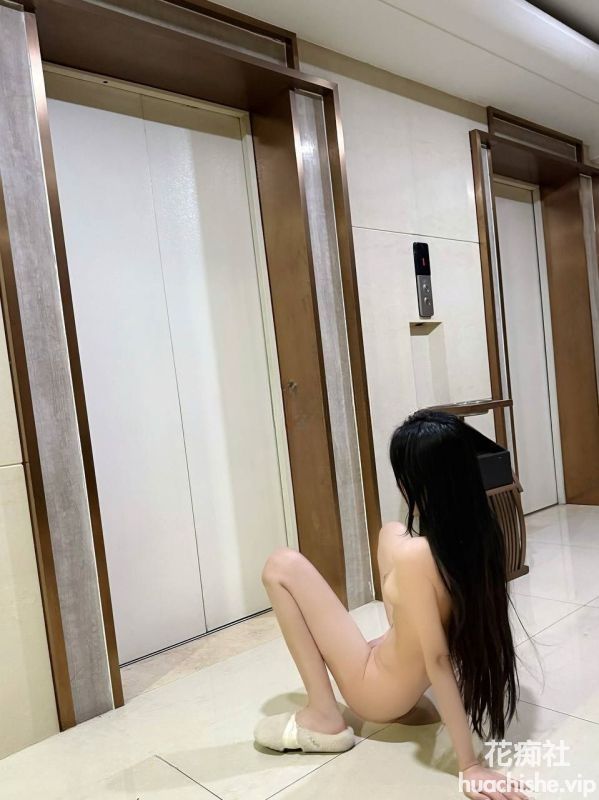 绿奴淫妻 【Yigeren33(一个人)】合集精彩截图04