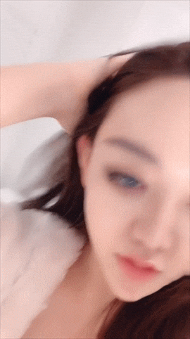 白皙嫩妹【童话诸葛】精彩截图01