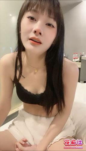纯欲系天花板美少女 蜜桃呀 掰开小穴主动骑乘精彩截图04