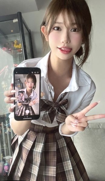 抖音反差女神【宥子oct9】最新定制道具自慰 穷人女神富人的母狗 661P+243V+1.87G [单体合集精彩截图17