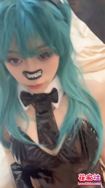 淫荡cos 漫展刚结束马上回酒店开始操逼精彩截图01