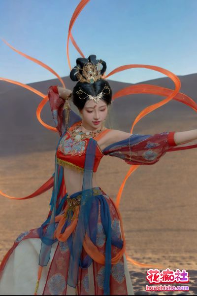 福利姬Coser【年年Nnian】飞天网红套图 漏点精彩截图02