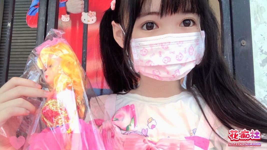 超嫩萝莉『LepALuli2kVN』被主人爸爸拽着双马尾后入精彩截图01