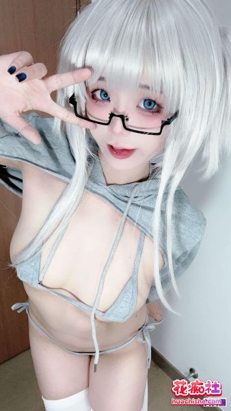 抖音反差婊百万粉丝coser【小扑通】合集精彩截图08