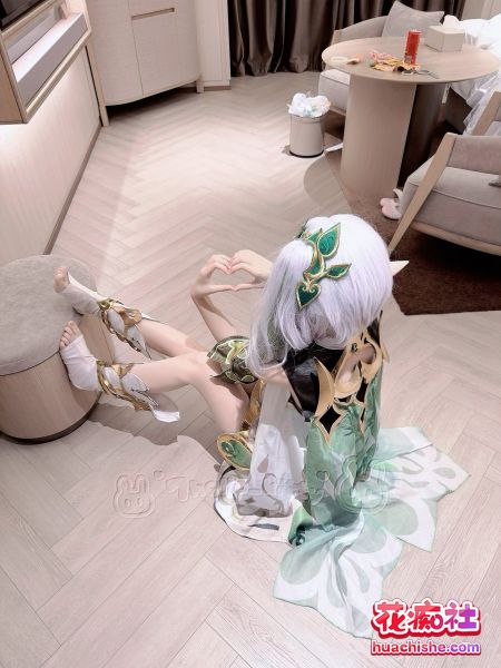 极品白虎萝莉 kitty不吃鱼 一字马被调教精彩截图16