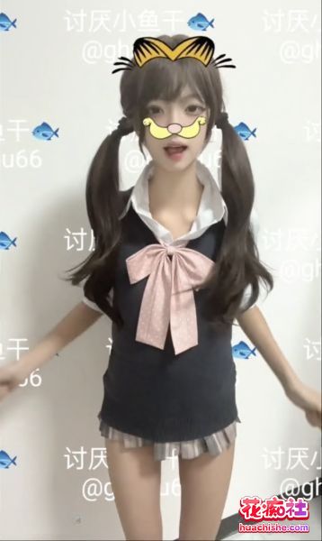 新人萝莉舞姬 讨厌小鱼干 裸舞精彩截图01