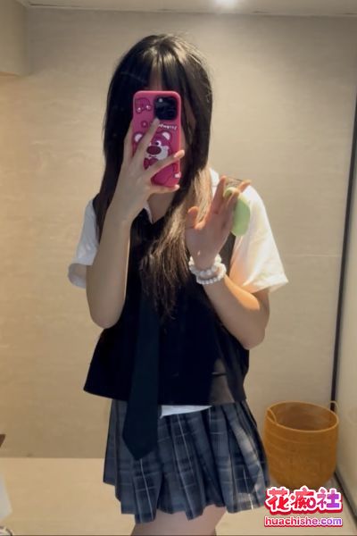 新人萝莉舞姬 讨厌小鱼干 裸舞精彩截图02