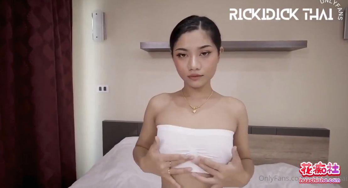 Onlyfans亚裔漂亮美眉rickidick 完美露脸大力抽插精彩截图01