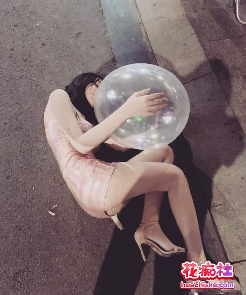 KTV酒吧淫乱场景 你眼中的女神为金主服务精彩截图10
