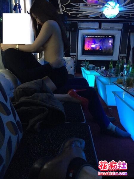 KTV酒吧淫乱场景 你眼中的女神为金主服务精彩截图12