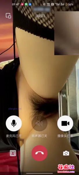 劲爆！某C女主播双视角直播精彩截图02