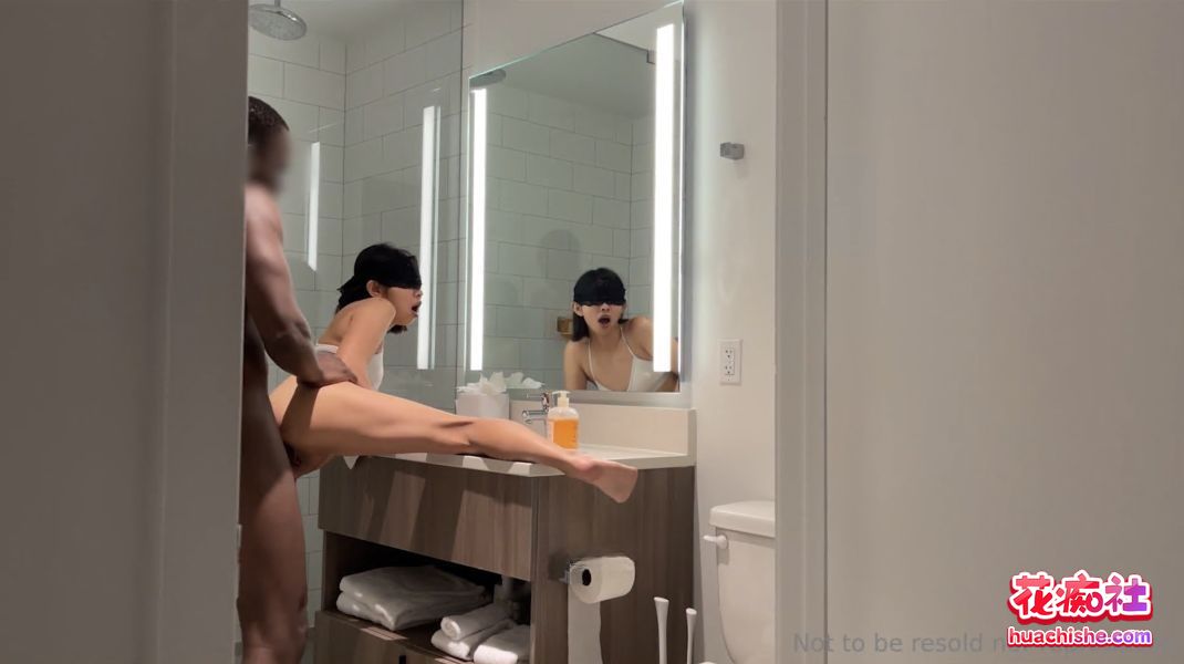 媚黑留学生hey_itsmei 约炮洋人黑鬼群P内射精彩截图04