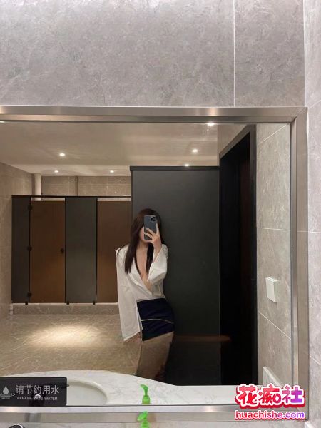 高颜值极品身材 芝芝Booty 榜一大哥3P精彩截图05