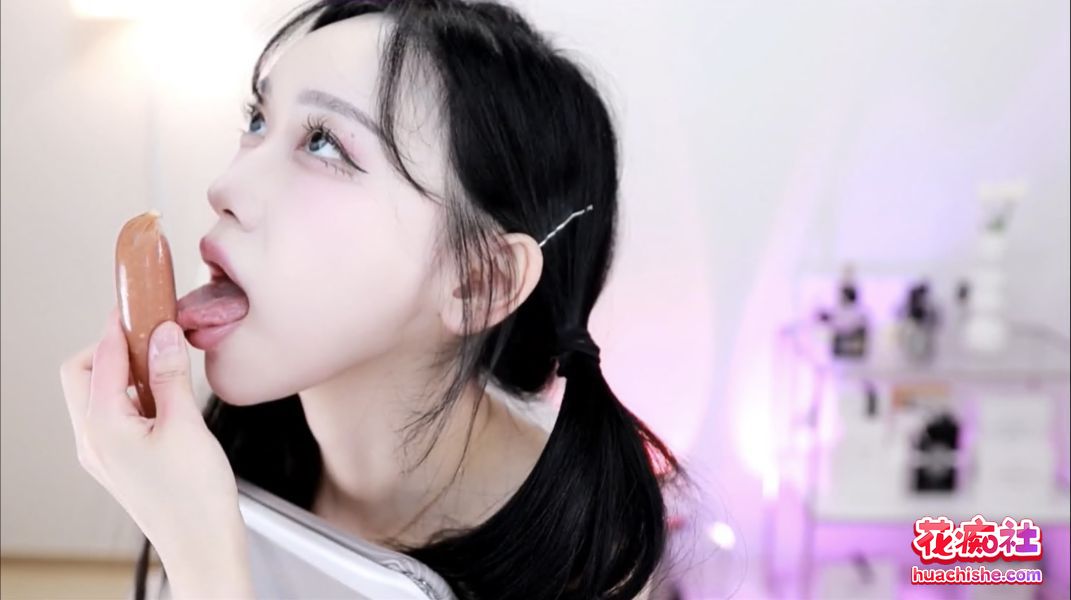 高颜值女同舌吻&美舌诱惑 合集精彩截图08
