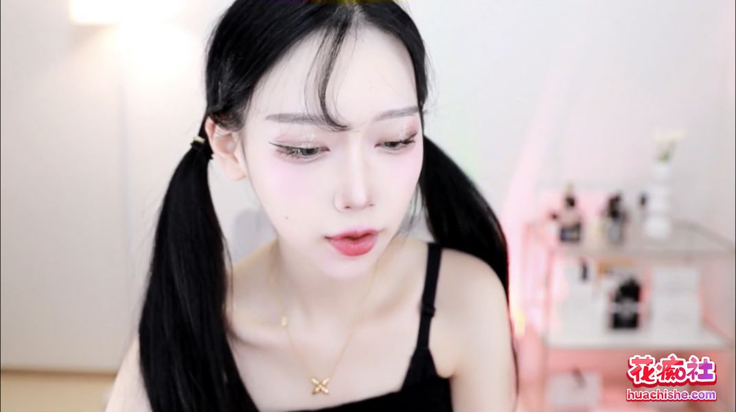 高颜值女同舌吻&美舌诱惑 合集精彩截图09
