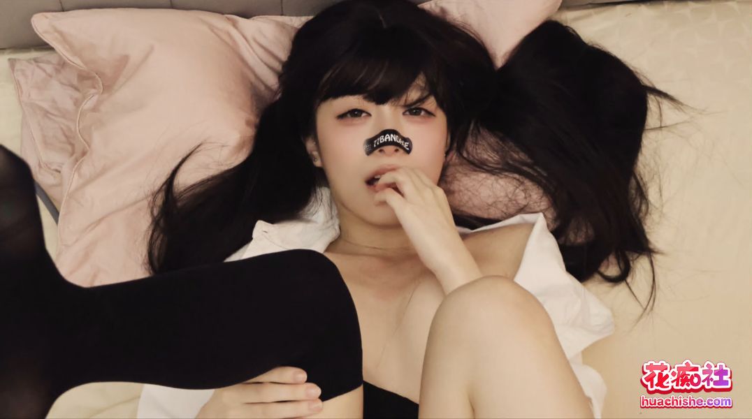 推特极品一线天粉穴反差婊 创可贴贴 视频精彩截图20