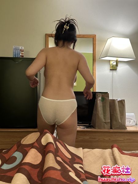 云盘高质露脸泄密 天然巨乳真实做爱自拍精彩截图01