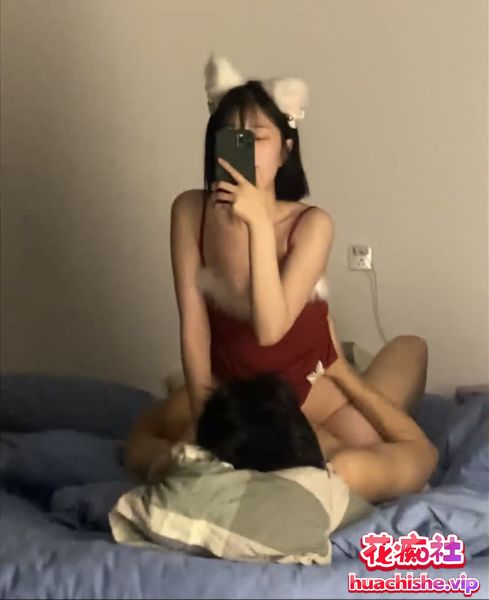泄密流出❤️南京女大李俪与小男友自拍精彩截图01