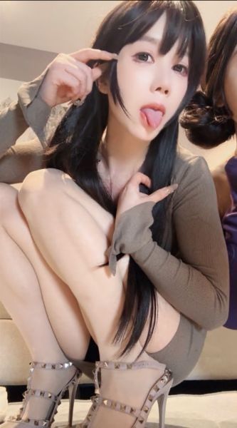 玩物【樱桃大大】双S美腿高跟展示精彩截图05