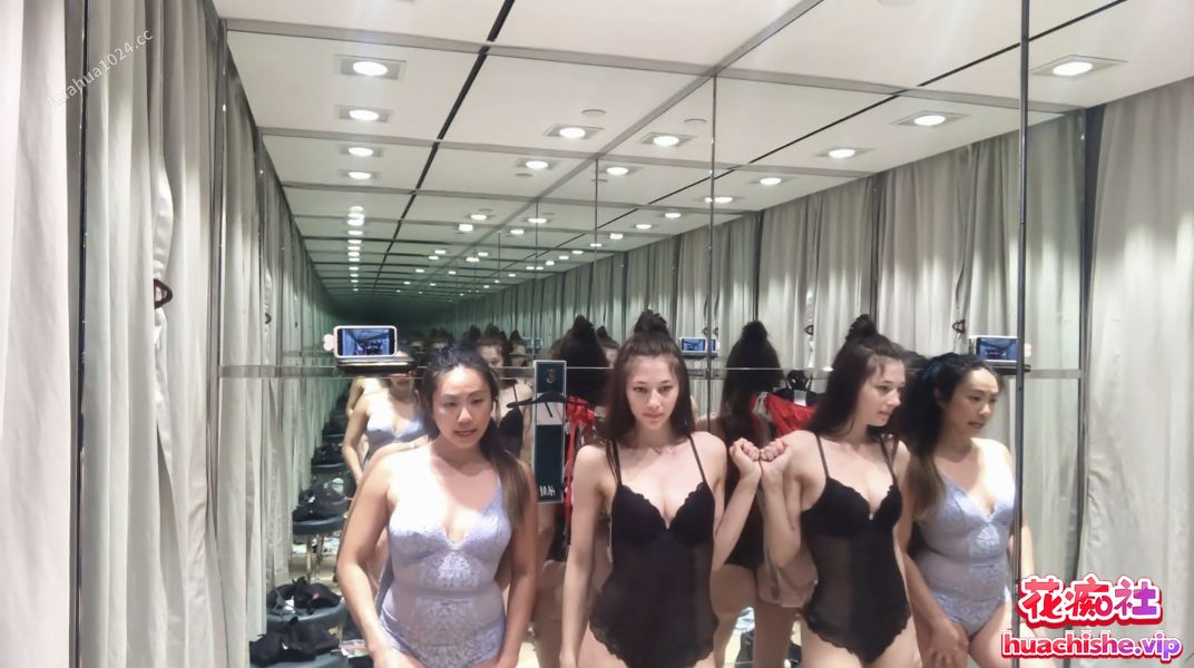 极品泄密 身材超正混血女神和闺蜜试衣间换衣流出精彩截图03