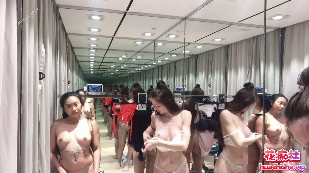 极品泄密 身材超正混血女神和闺蜜试衣间换衣流出精彩截图04