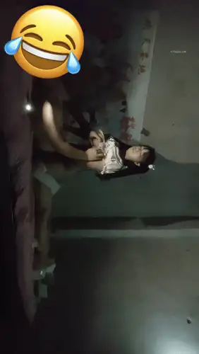 探花大神走街串巷买春视频精彩截图02