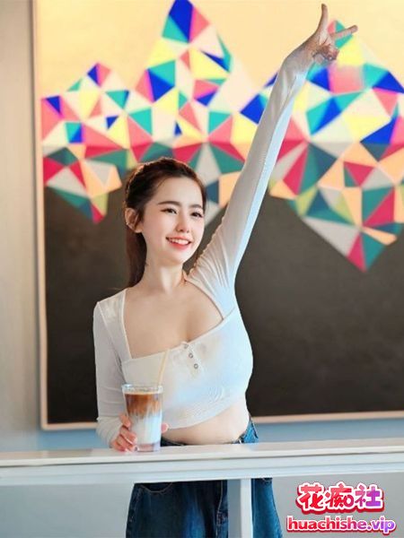 抖音泄密 夏筠婷 陪金主大哥港澳游口交啪啪精彩截图02