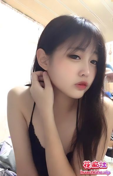 外网大神忽悠小美女脱光发骚自慰精彩截图03