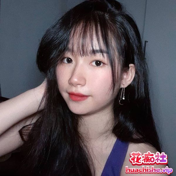 外网大神忽悠小美女脱光发骚自慰精彩截图10