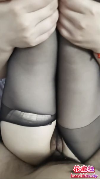 泄密 女神级的小姐姐换上黑丝和男友啪啪精彩截图01