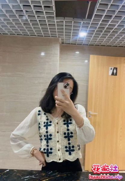 00后学妹 曾嘉仪 和老师楼道偷情视频精彩截图02